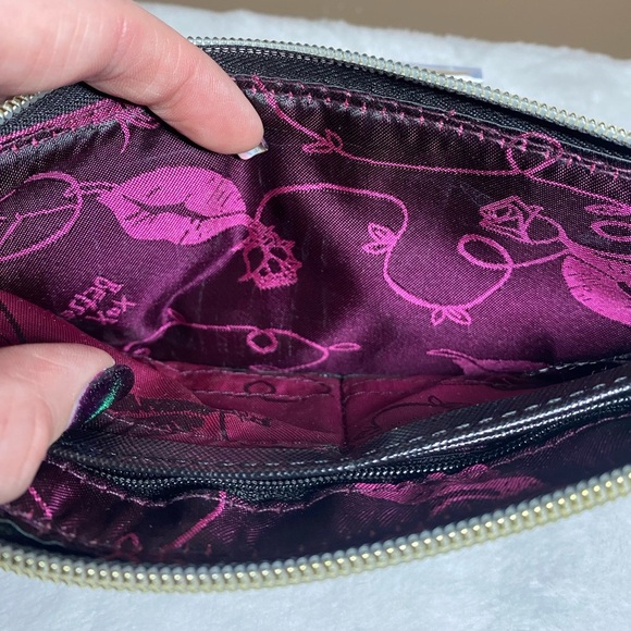 EUC Betsey Johnson Wristlet/Wallet - Picture 6 of 10